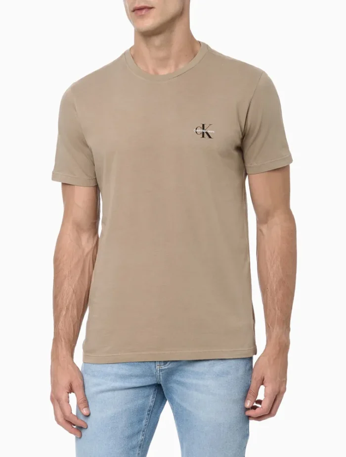 CAMISETA REISSUE PEITO CALVIN KLEIN JEANS CAQUI MEDIO
