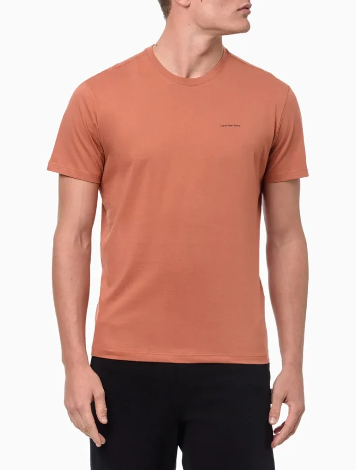 CAMISETA MASCULINA LOGO BÁSICO CALVIN KLEIN JEANS FERRUGEM