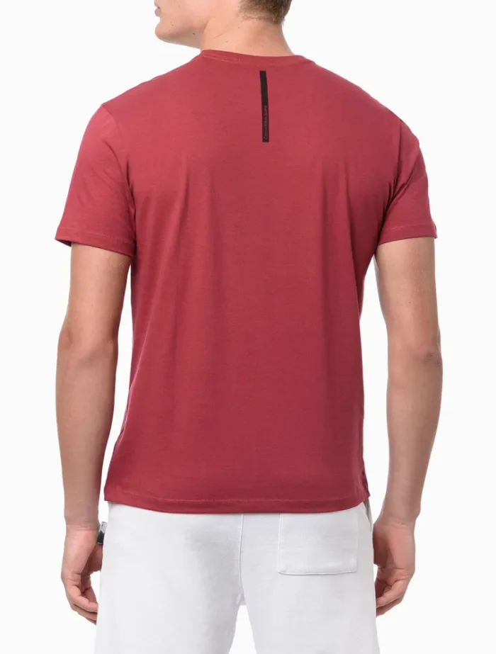CAMISETA LOGO BÁSICO CALVIN KLEIN JEANS VERMELHO ESCURO - Imagem 3