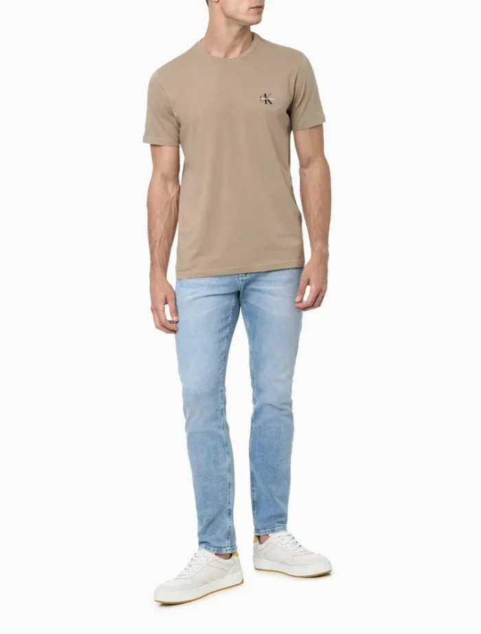 CAMISETA REISSUE PEITO CALVIN KLEIN JEANS CAQUI MEDIO - Imagem 3