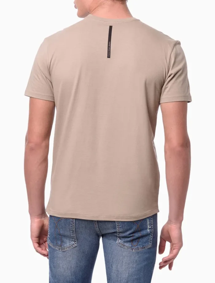 CAMISETA LOGO CENTRALIZADO CALVIN KLEIN JEANS CAQUI MEDIO - Imagem 3