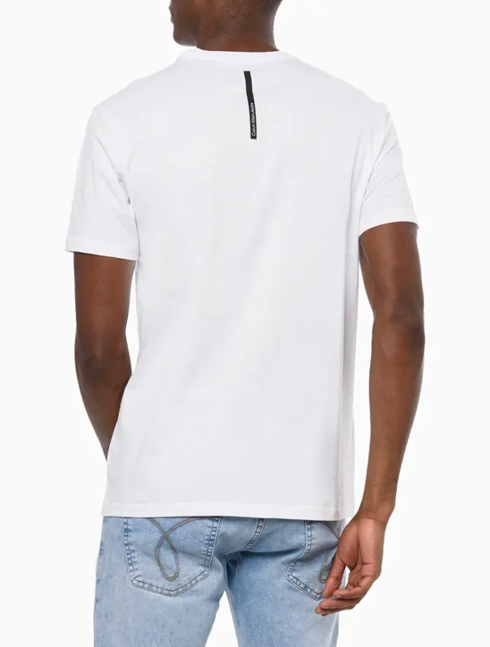 CAMISETA ÔMEGA NO PEITO CALVIN KLEIN JEANS BRANCO - Imagem 4
