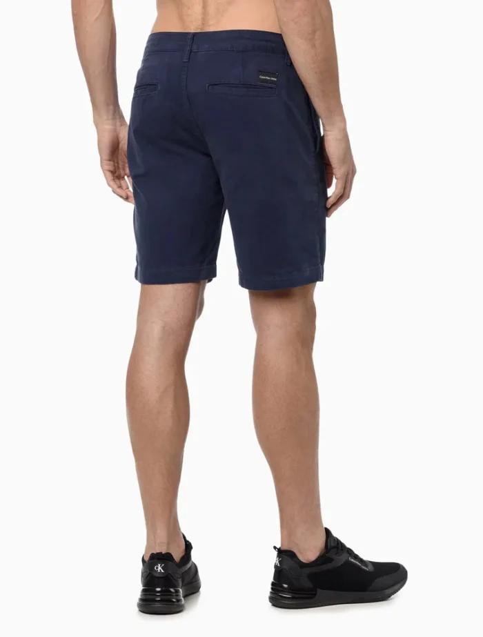 BERMUDA DE SARJA CALVIN KLEIN JEANS AZUL MARINHO - Imagem 4