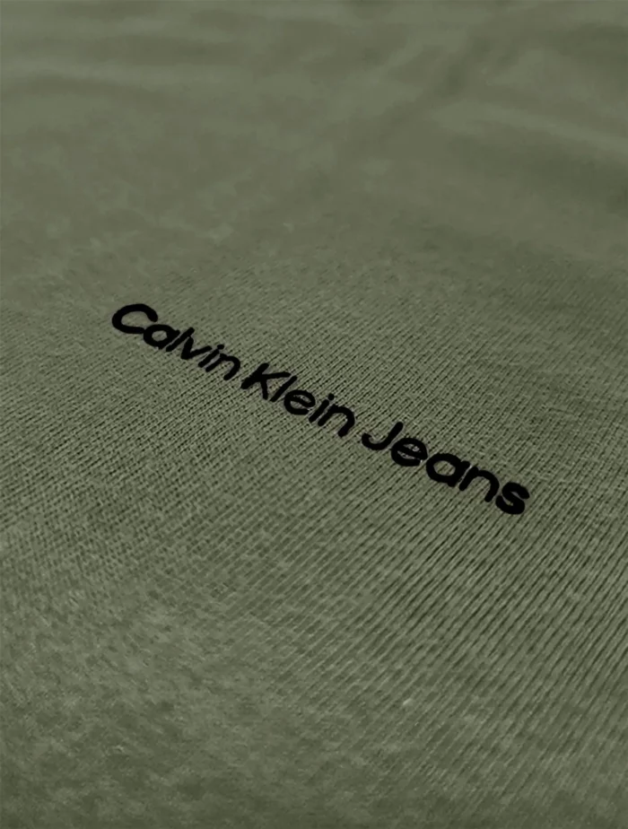 CAMISETA LOGO BÁSICO CALVIN KLEIN JEANS MILITAR - Imagem 4
