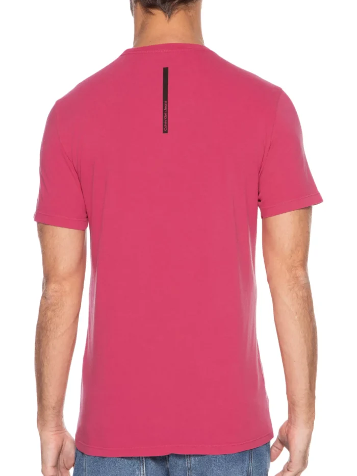 CAMISETA REISSUE PEITO CALVIN KLEIN ROSA ESCURO - Imagem 3